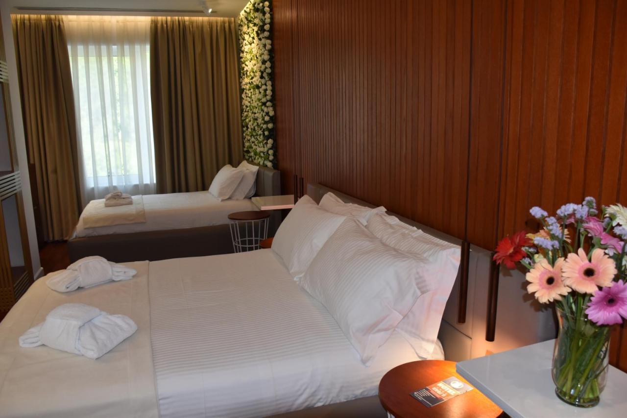 Hotel Ergi'S Durrës Esterno foto