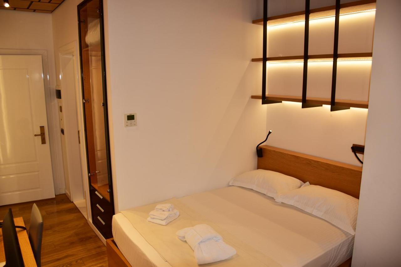 Hotel Ergi'S Durrës Esterno foto