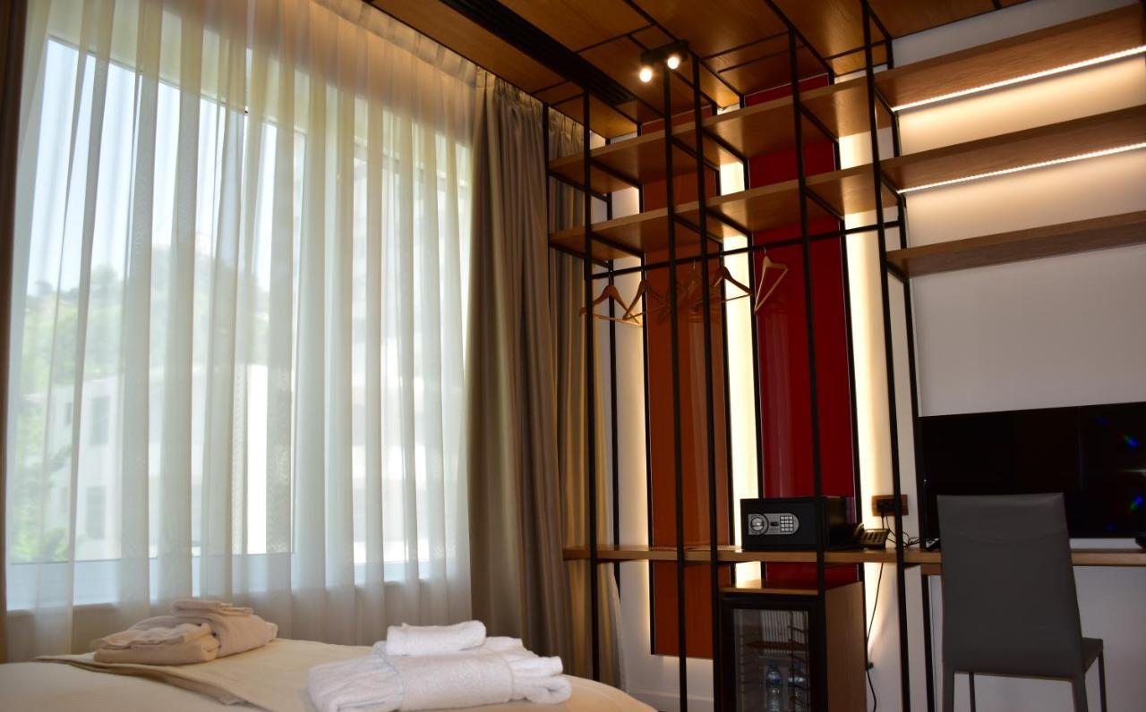 Hotel Ergi'S Durrës Esterno foto