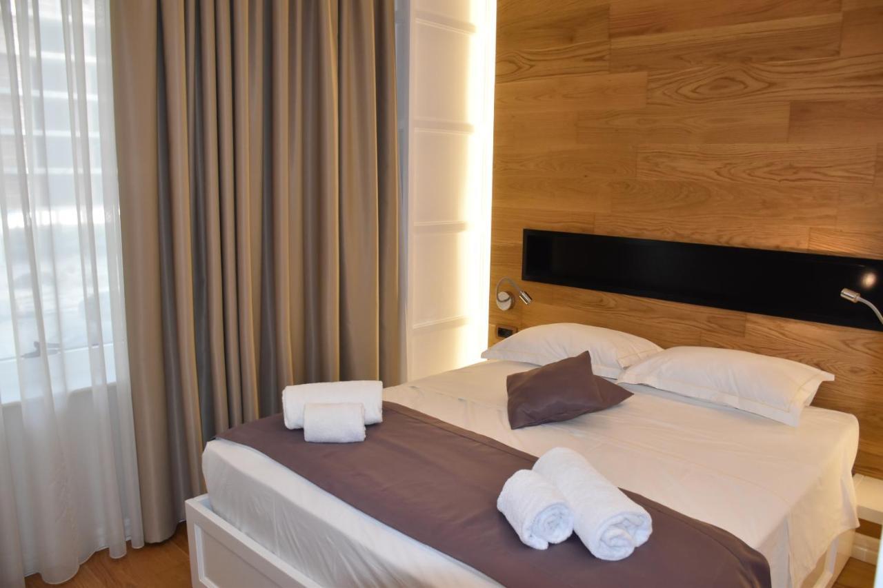 Hotel Ergi'S Durrës Esterno foto