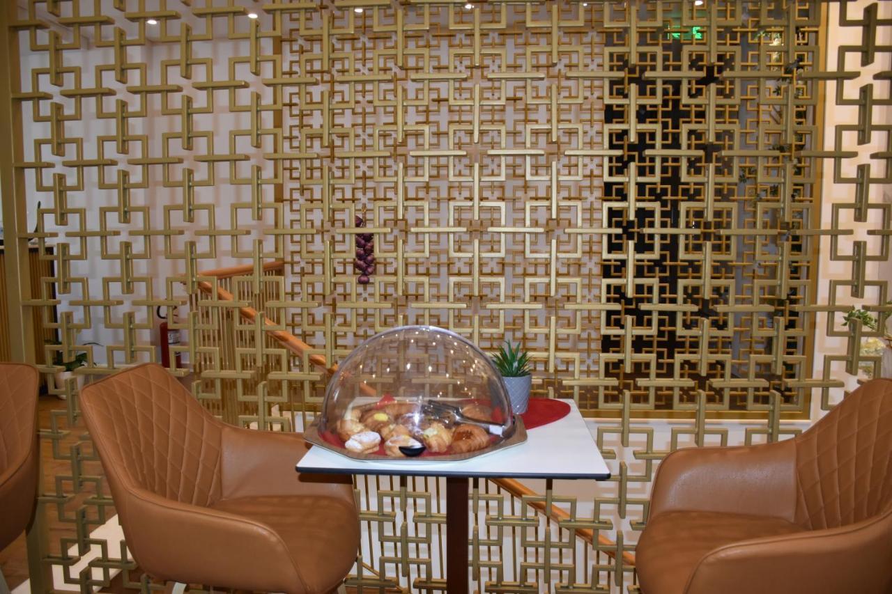Hotel Ergi'S Durrës Esterno foto