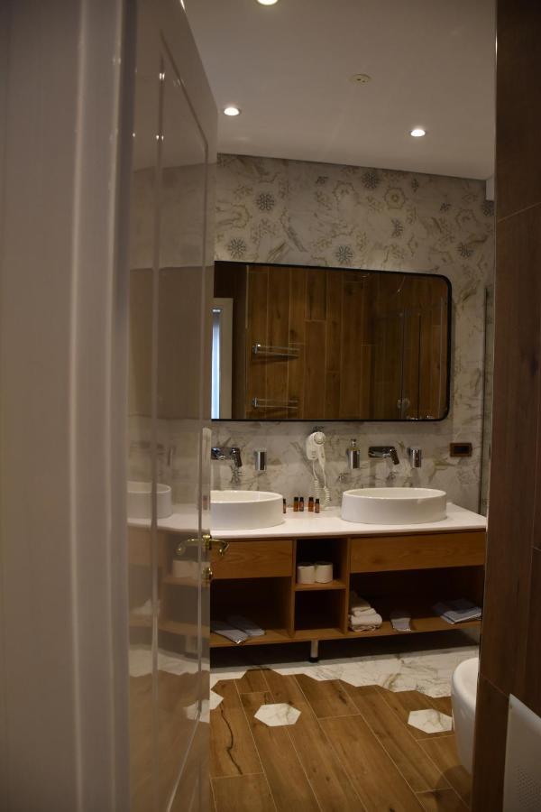 Hotel Ergi'S Durrës Esterno foto