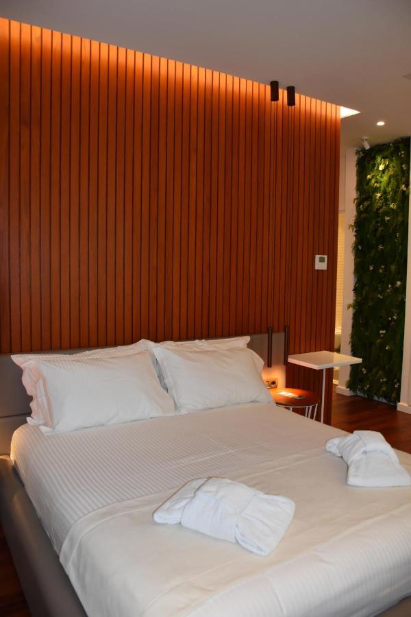 Hotel Ergi'S Durrës Esterno foto