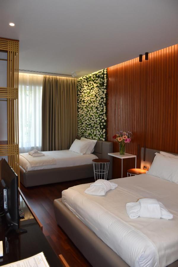 Hotel Ergi'S Durrës Esterno foto