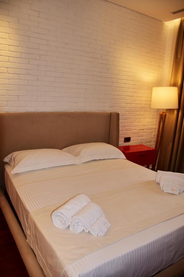 Hotel Ergi'S Durrës Esterno foto