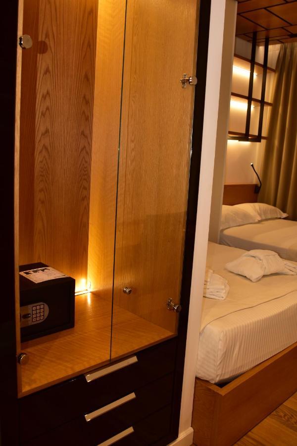 Hotel Ergi'S Durrës Esterno foto