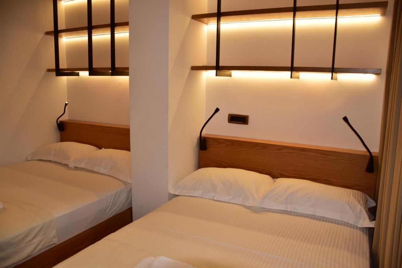 Hotel Ergi'S Durrës Esterno foto