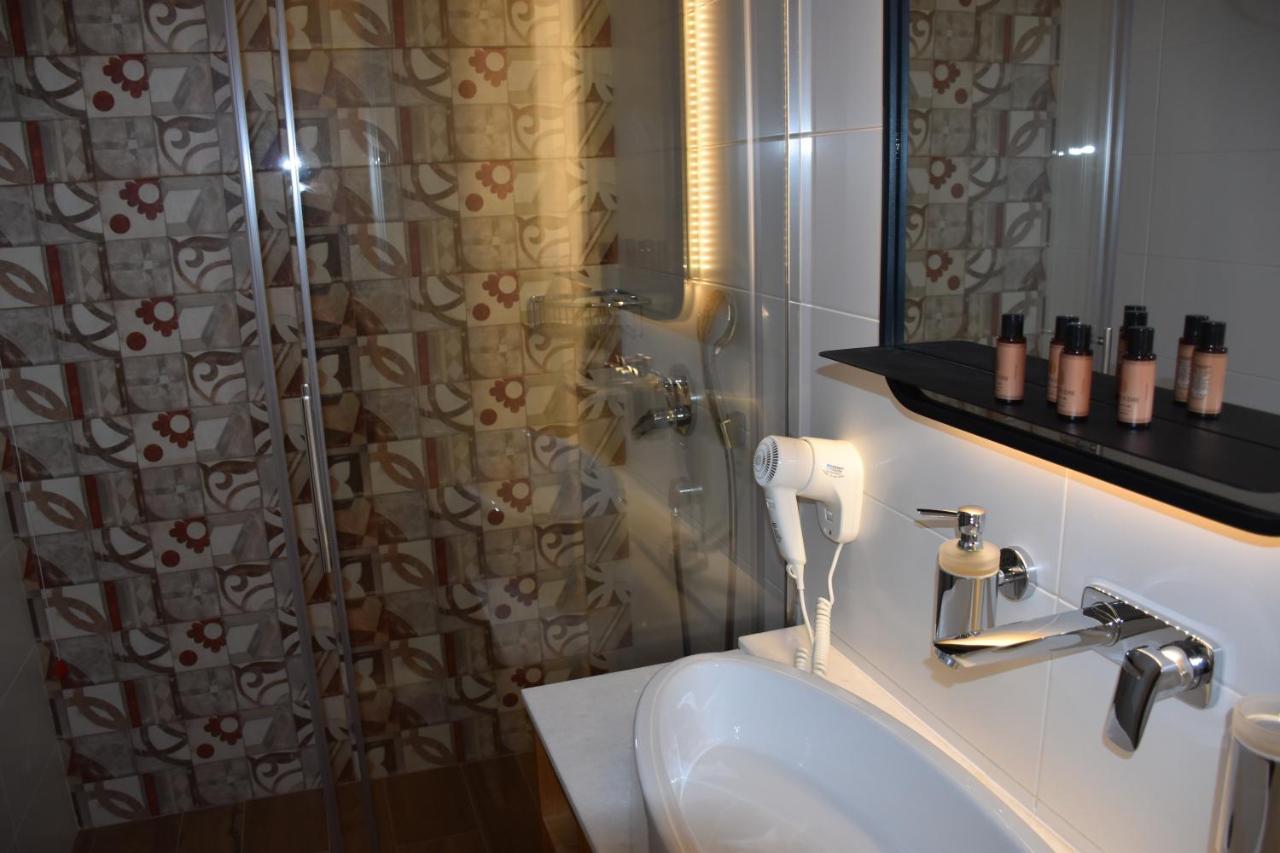 Hotel Ergi'S Durrës Esterno foto