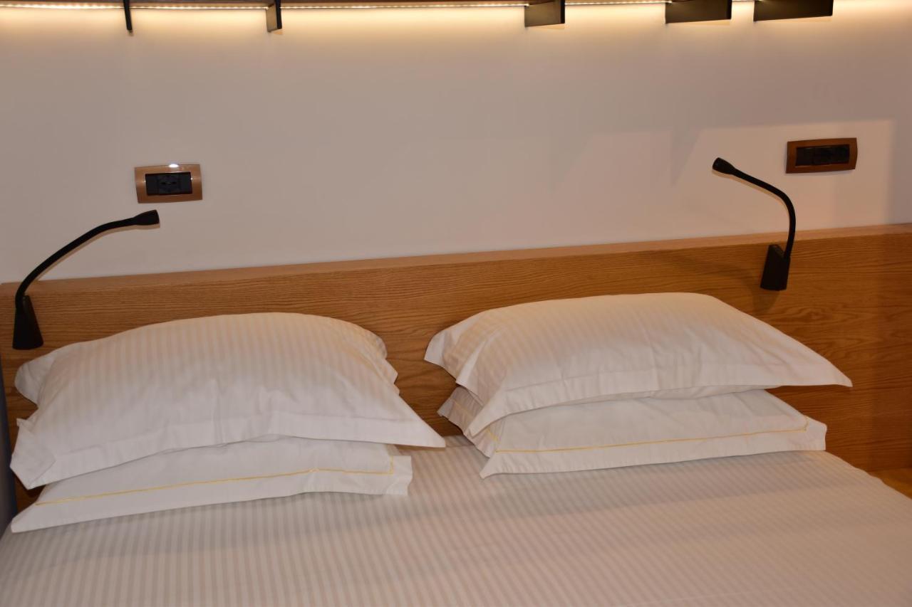 Hotel Ergi'S Durrës Esterno foto